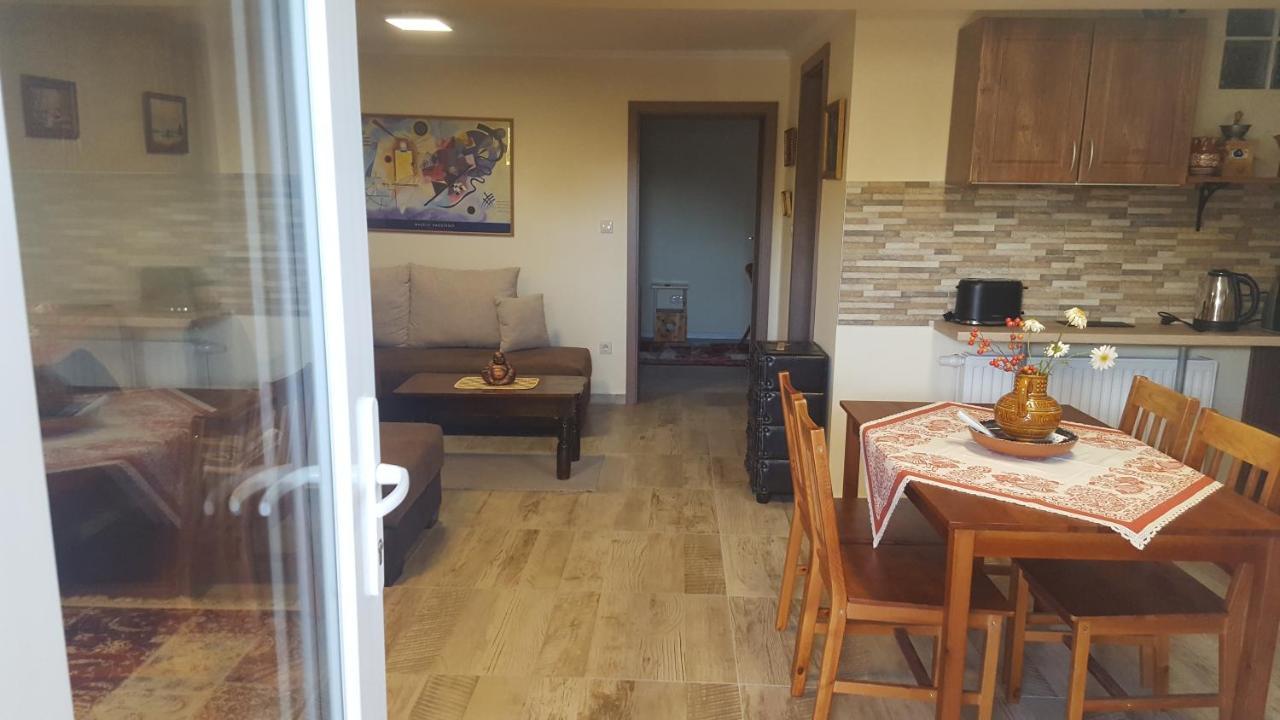 קסזטלי Gyoengyvirag Apartman מראה חיצוני תמונה