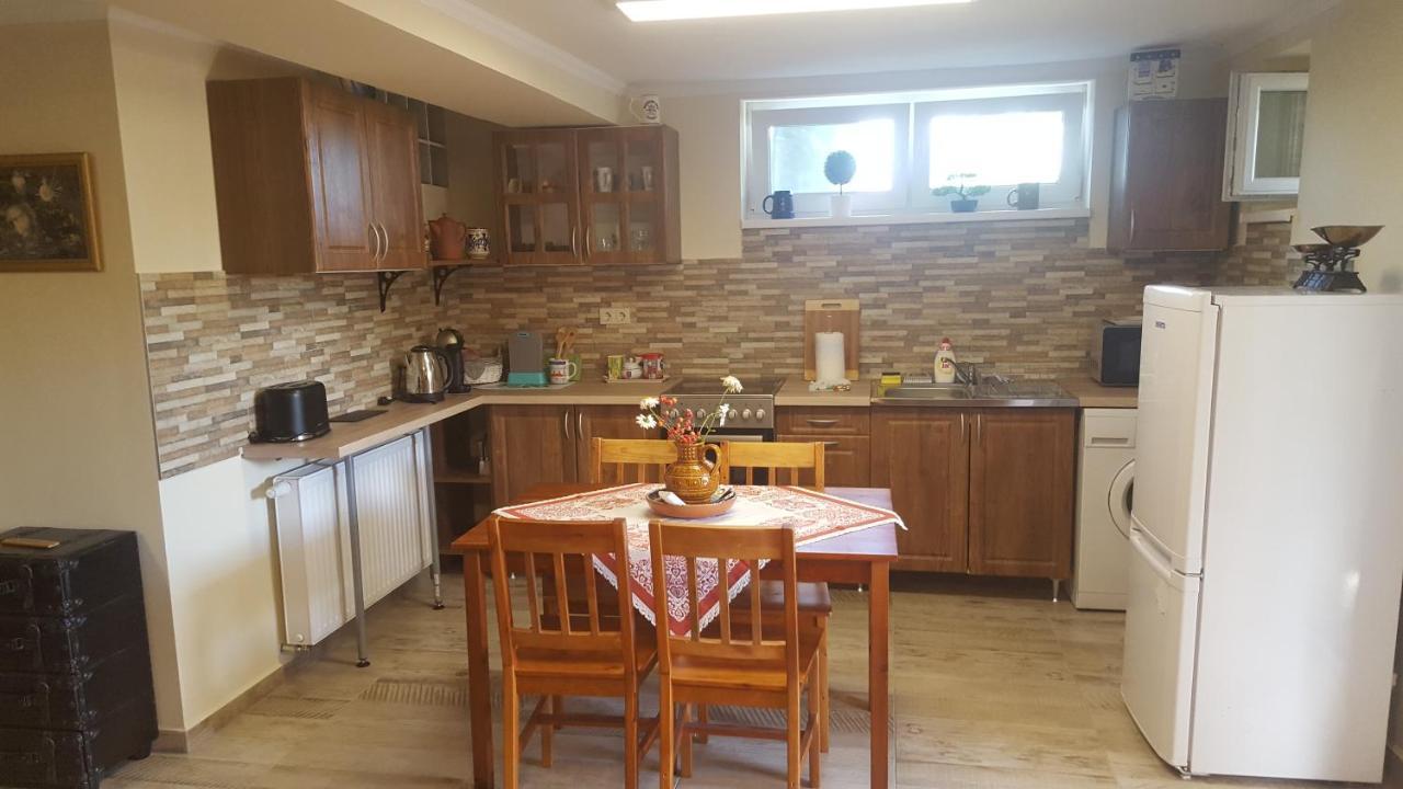 קסזטלי Gyoengyvirag Apartman מראה חיצוני תמונה
