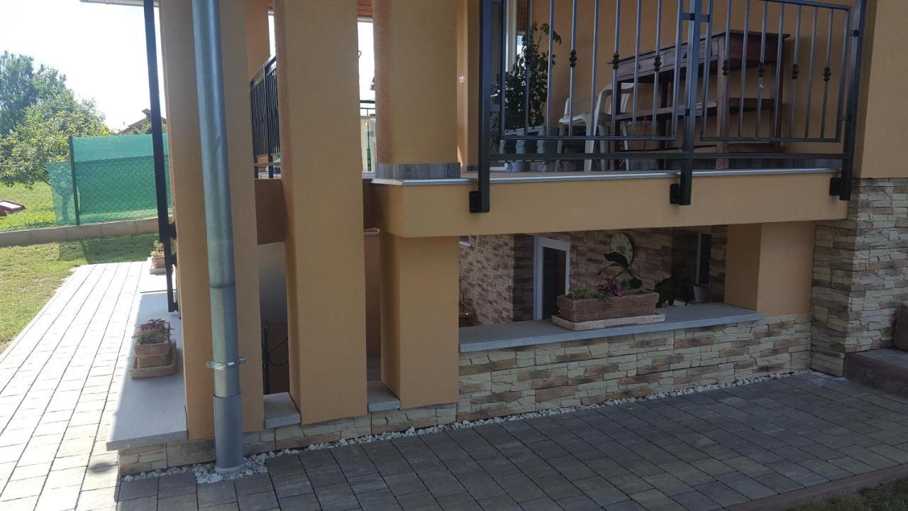 קסזטלי Gyoengyvirag Apartman מראה חיצוני תמונה