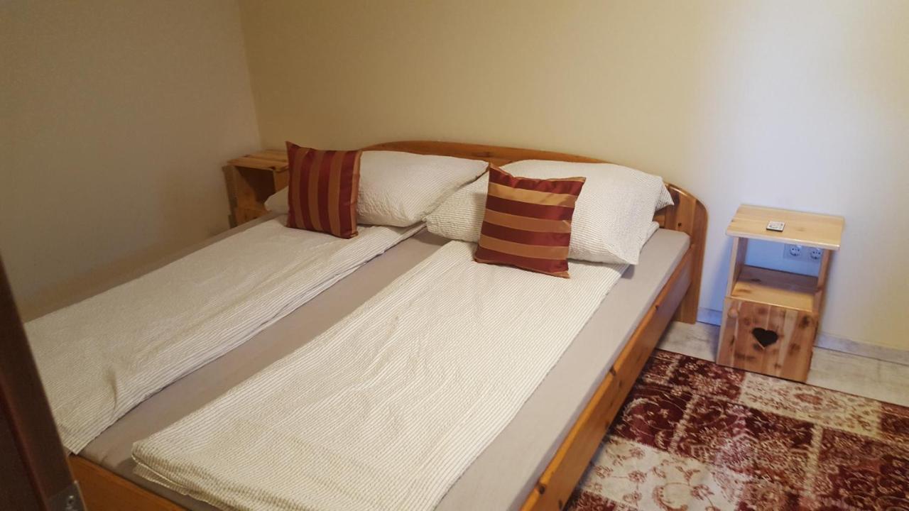 קסזטלי Gyoengyvirag Apartman מראה חיצוני תמונה