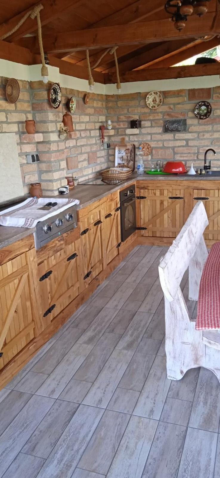 קסזטלי Gyoengyvirag Apartman מראה חיצוני תמונה